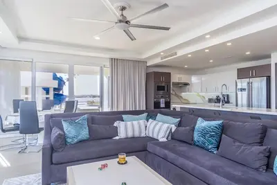 Image de New and Amazing 3 bedroom Ground Floor Corner Beach Front Encantame C-101