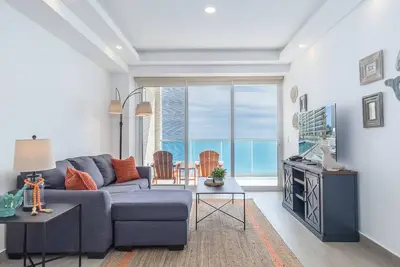 Image de Lavish 1 bedroom Beach Front Condominium Encantame C-1403