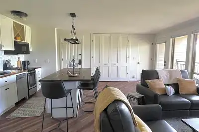 Image de Ravens Ridge at Seventh Mountain Guest Favorite: Cozy Top Floor Retreat!