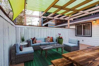 Image de Serene Family, Cottage-minutes to Downtown