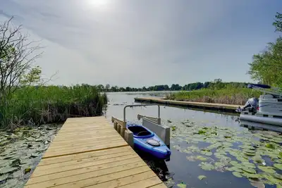 Image de Lakefront Home in Hartford: Hot Tub, Kayaks & Dock
