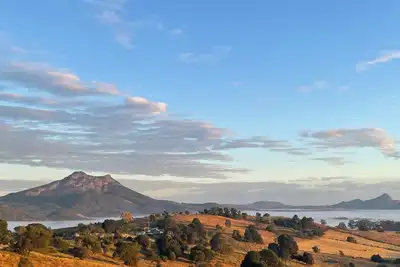 Image de Barney Views Cottage. Stunning mountain views! Cosy woodfire & outdoor firepit!