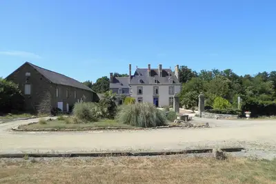 Image de 9 Bedroom Castle in Baguer-Morvan