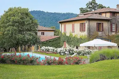 Image de Villa Prodigio Grande: A splendid seventeenth-century three-story historical villa located in the heart of the Franciacorta, with Free Wi-Fi.