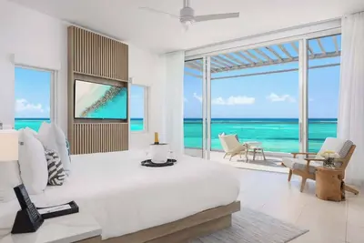 Image de Luxe Oceanfront Penthouse | Hot Tub, Daily Cabana