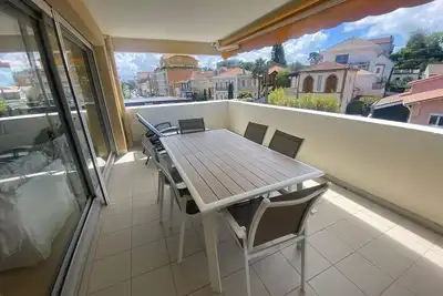 Image de Appartement T3 rénové face plage avec terrasse et parking sécurisé - Arcachon