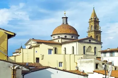 Steps away from renowned landmarks, bustling markets, &authentic Italian eateries\n