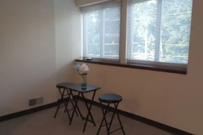 Image de Cozy quiet place for short term or long term close to shopping areas.