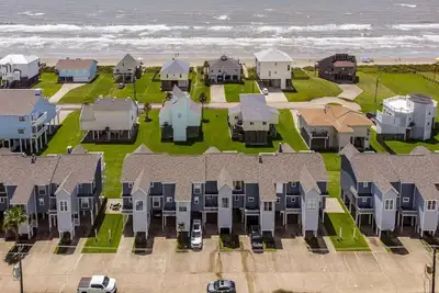 Image de Double Decker-Ocean View, Multiple Decks, Short Walk to Beach!