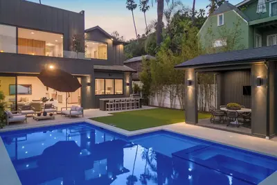 Image de Vista View - Modern Luxury Estate with Rooftop Deck & Pool