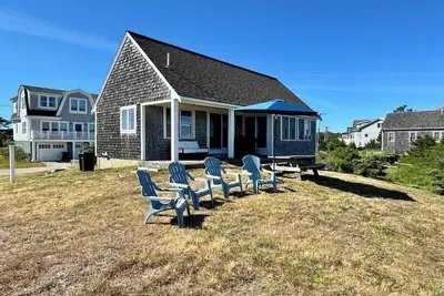 Image de 2 Bedroom Sea-Side Cottage w/ Beach Access Rpam085