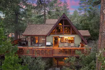 Image de Extended stays at Sunset with wrap around deck and hot tub (30+ days)