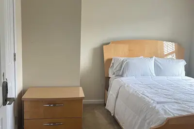 Image de Spacious Sf Home with Indoor Fireplace & Deck, 1 mile from Pnc Music Pavilion