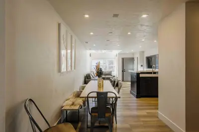 Image de Cozy Modern Chalet by InvitedHome | Two Hot Tubs, Fly Fish, Walk to Town
