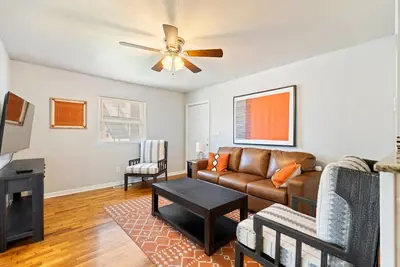 Image de Osu 2 bed unit 6 blocks to stadium (sleeps 6)