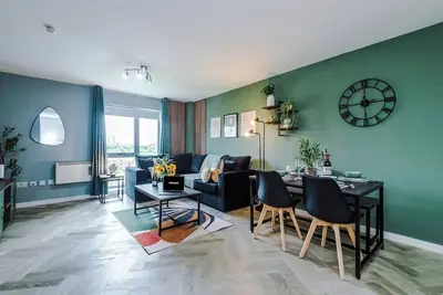 Image de New! Stunning Apartment, Great Location, Sleeps 6!