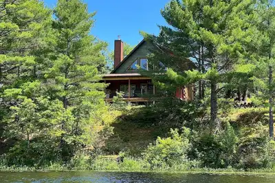 Image de Waterfront Lodge | FirePit+Bunkie+Watercrafts+Bbq