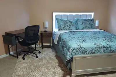 Image de family-friendly cozy place for your relaxation. Close to high ways and Dc.