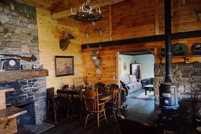 Image de Serene Cabin Retreat on 82 private acres. Pet friendly