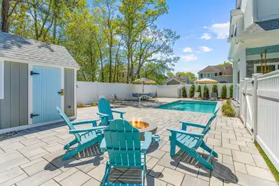 Image de Popponesset-3-bedrooms, 3. 5 baths, sleeps 6, A/C, Pool, Firepit,