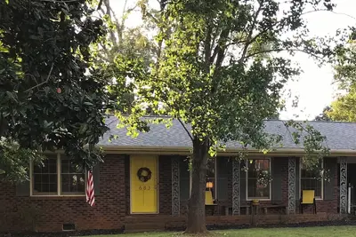 Image de Cozy and spacious elegant living at The Betty, minutes from downtown Athens, Ga.