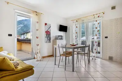 Image de Appartement 'Appartamento Azzurro N 6' avec vue sur les montagnes, terrasse privée et jardin partagé