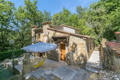 Image de Villa 'Le Querciolaie - Adamo Ed Eva' avec vue montagne et piscine partagée