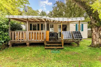 Image de Caravane 'Confort Avec Clim 6' avec piscine partagée, terrasse privée et climatisation