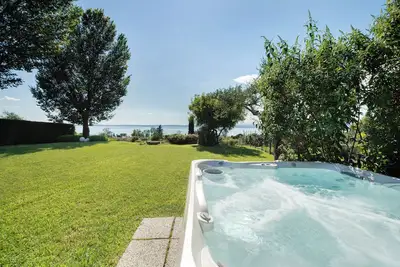 Image de Villa 'Con Vista Mozzafiato Sul Lago' avec vue sur le lac, Wi-Fi et climatisation