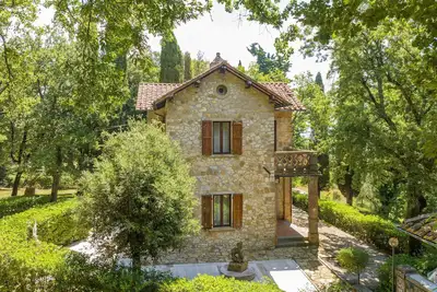 Image de Villa 'Le Querciolaie - Il Casiere' avec vue montagne et piscine partagée