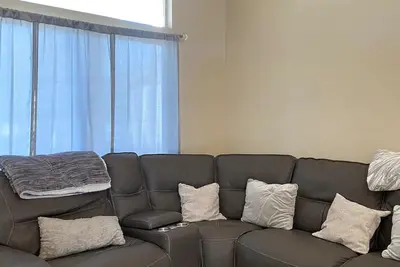 Image de Entire home within a stone's throw of casinos and popular attractions & events.