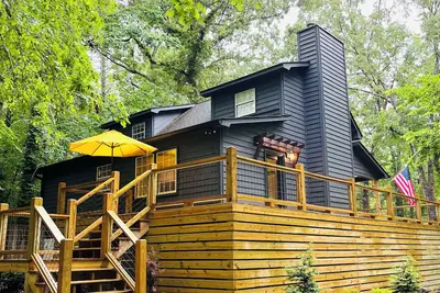 Image de CreekSide: Beautiful Cabin on Fightingtown Creek, 2+ Acres, Hot Tub, Firepit