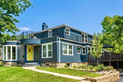 Image de Very Spacious! Game Room, Swing Set, Deck, Yard, Outdoor Fun + Sleeps 16