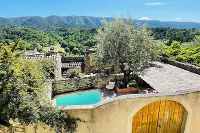 Image de Maison de village avec piscine: La Maison Maupas
