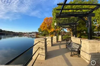 Image de On the Fox/River access/Kayaks/Deck with lounging and dining/Free Parking