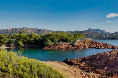 Image de Studio 'Le Dramont' avec piscine partagée, Wi-Fi et climatisation