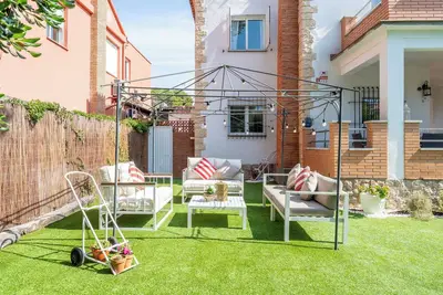 Image de Maison de vacances '50 M to the Beach' avec terrasse privée, Wi-Fi et climatisation