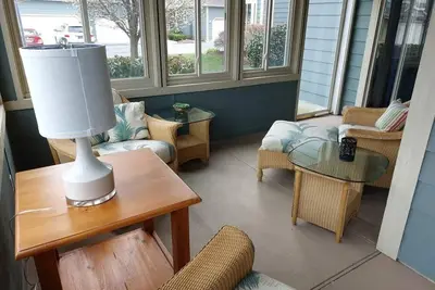 Image de Ground Level Beach Condo Porch Parking Clean