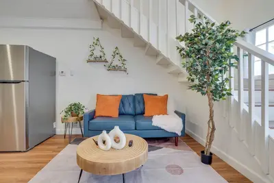 Image de Modern Elegance: Fully Remodeled Guest House Oasis