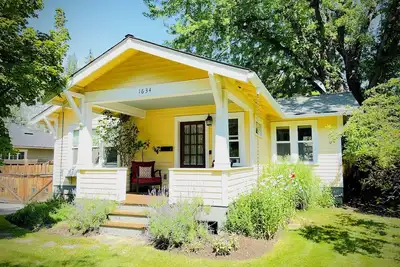Image de Downtown Craftsman with Hot Tub