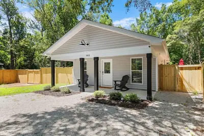 Image de Bungalow at the Bay 3 Bedroom Vacation Home