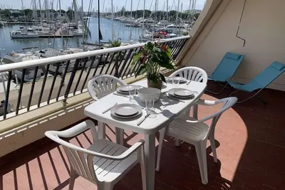 Image de Port Camargue : Charmant T3 refait, 100m plage, piscine privée, parking, pour 4 pers.