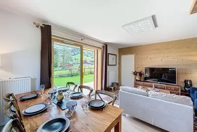 Image de Appartement neuf 3 chambres à Combloux, vue Mont Blanc, jardin, parking, wifi