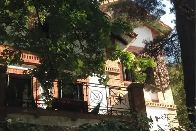 Image de Artistic house next to the Fruenfría  valley