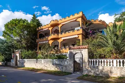 Bel appartement à Rovanjska