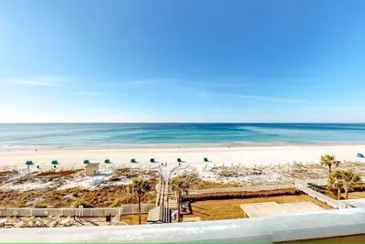 Image de Updated Gulf front condo new baths flooring steps to beach & pool!