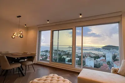 Image de Bright & cozy 14th-floor apartment in Split – quick access to city & sea