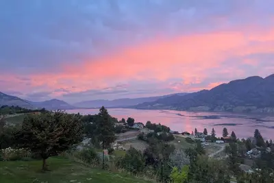 Image de 3 Bedroom Farm Stay: Alpacas and lake views
