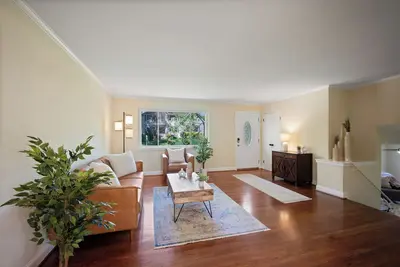 Image de 1-Acre Oasis 15 Min to Dc and Tyson’s: Kid-Friendly Haven with In-Law Suite