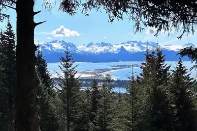 Image de Cozy home with a view, newly remodeled.